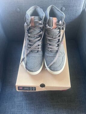 Levi's Men's Mason Hi Tops. Chambray grey denim.  Size 10.5